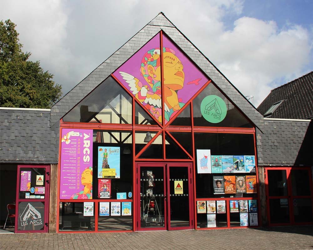 Vitrophanie de la salle de spectacle Les Arcs